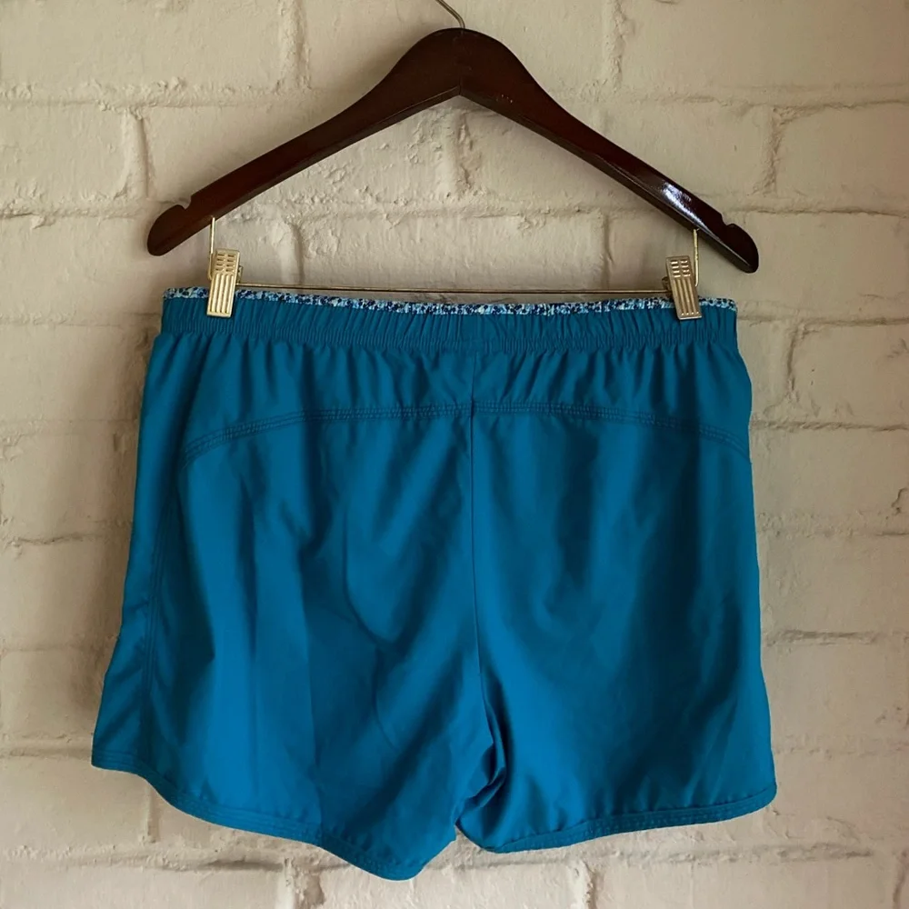 New Balance women’s turquoise blue floral athletic running shorts size medium